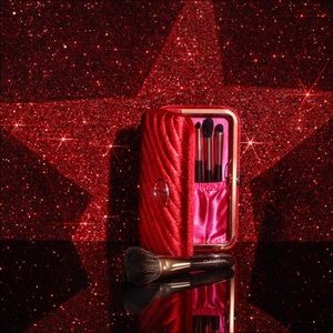 BNIB NEW LIMITED EDITION CHARLOTTE'S MAGIC MINI BRUSH SET